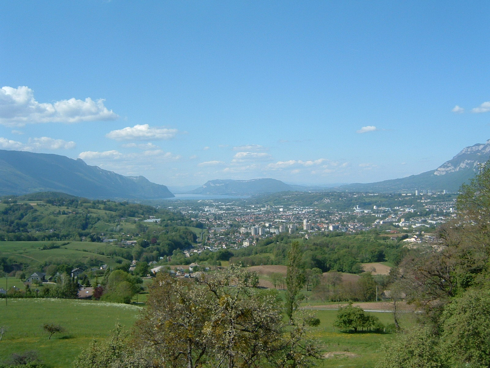 Vue depuis le chef-lieu de Saint-Cassin.