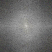 Spektrale Leistungsdichte der Modulation des zentralen Ausschnittes vom Bild mit rechnerisch angepasster Modulation bei mittleren Ortsfrequenzen