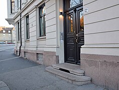 Sokkel på leiegård, Ullevålsveien 22, St. Hanshaugen, sannsynligvis lokal syenitt. Foto: Helge Høifødt