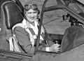 Jacqueline Cochran im Cockpit einer P-40