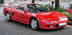 Um Honda NSX, esportivo com disposição RMR.