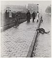 Q1895146 Fake Krist liggend op straat, op 25 oktober 1944 geboren in 1904 overleden op 25 oktober 1944