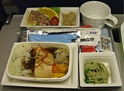 エコノミークラスの機内食の一例。全日空ANA、NH154、上海→大阪（2007年2月）