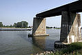 Die zerstörte Rheinbrücke bei Gernsheim