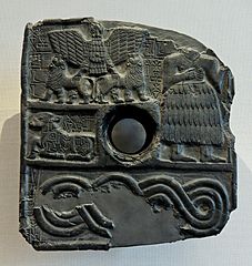 Bajorrelieve votivo de Dudu, sacerdote de Ningirsu bajo el rey Entemena de Lagash. Procedente de Ngirsu (c. 2400 a. C.)