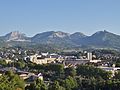 De stad Chambéry ligt aan het noordelijke uiteinde van het gebergte