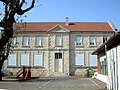 Ancienne école maternelle place Charles-de-Gaulle devenue aujourd'hui centre de loisirs.