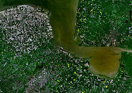 Satellietfoto van de Eems, de Eemshaven ligt linksboven