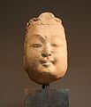 Tête de Bodhisattva. Marbre blanc, H. : 32,5 cm. Hebei. Musée Cernuschi. Site du musée.