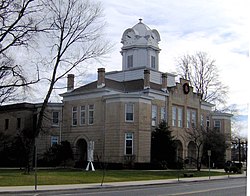 Cumberland County Courthouse in Crossville