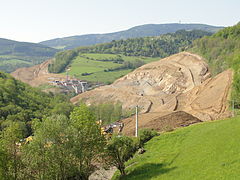 À cheval sur deux départements : aperçu du chantier entre Violay (42) et Tarare (69) - printemps 2010.