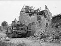 Char Churchill dans le village de Maltot (Calvados) le 26 juillet 1944.