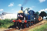 Stoomlocomotief SE&CR No. 323 'Bluebell' van de Bluebell Railway vertrekt met het Gooise Tramstel uit Wognum-Nibbixwoud tijdens het Bello Festival 1998, 28 juni 1998. Foto: Rob Veninga.