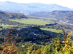 A Tarac folyó völgye a medencében