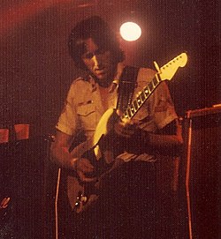 Allan Holdsworth esiintymässä vuonna 1975.