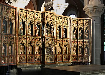 Gothic - Reliquary altarpiece with Saint Ursula, c.1325, gilded and painted wood, Abteikirche Marienstatt, Streithausen, Germany[28]