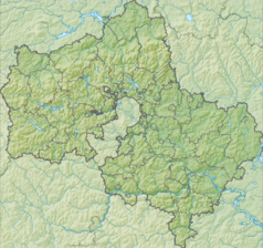 Mapa konturowa obwodu moskiewskiego, blisko centrum u góry znajduje się punkt z opisem „źródło”, natomiast w centrum znajduje się punkt z opisem „ujście”