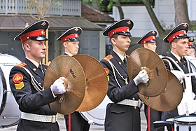 Тарелки в военном оркестре