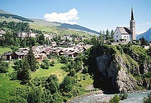 Le village de Scuol et l'Inn.