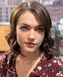 Violett Beane (cropped).jpg