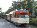 Reinorange-kieselgrauer Triebwagen der Straßenbahn Frankfurt am Main