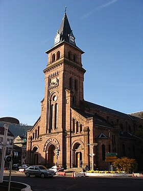 La façade occidentale de l'église.