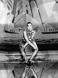 Joséphine Baker dansant le charleston aux Folies Bergère en 1926.