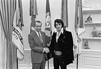 Prezident Nixon a Elvis Presley. (Atkins, 1970)