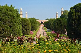 The tomb of Jahangir in Shahdara Bagh.