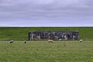 Vooraanzicht van een van de bunkers