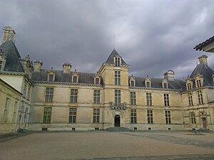 Cour intérieure du château de Cadillac (sept. 2018).