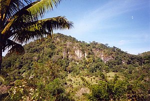 Eine Fatu, eine für Timor typische steile Klippe nahe dem Ort Tutuala