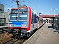 Een treinstel van de RER C bij Station Saint-Quentin-en-Yvelines, in Île-de-France-kleurstelling