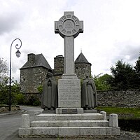 Le calvaire, place de la Mairie.