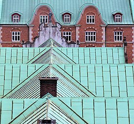 Vista do telhado da Børsen, o edifício da bolsa de valores no centro histórico de Copenhague, Dinamarca. (definição 2 904 × 2 677)