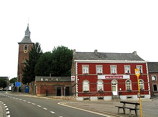 Kerk en herberg uit 19de eeuw in Wasseiges