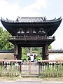 A rōmon. Note the balcony and the single roof.