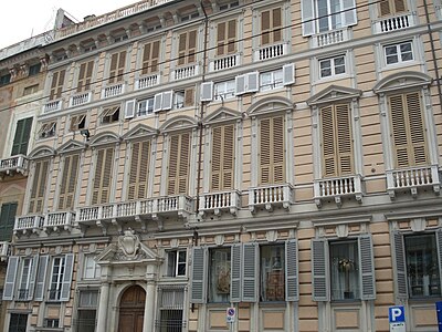 La façade du bâtiment.