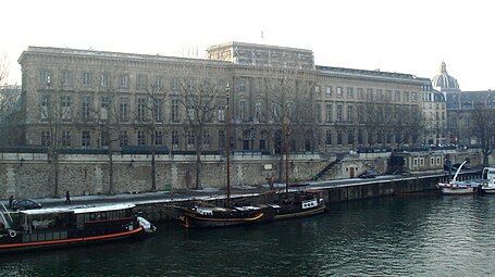 Façade sur le quai.