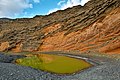 La lagune verte Lago Verde du demi-cratère de El Golfo