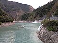 谷關水庫蓄水區內的大甲溪發電廠青山分廠發電尾水出口與地下廠房滲流水出水口。