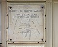 Plaque à l'emplacement de la porte aux Peintres de l'enceinte de Philippe Auguste, aujourd'hui détruite. Parfois appelée porte Saint-Denis, elle ne doit pas être confondue avec la porte Saint-Denis de l'enceinte de Charles V, reconstruite sous Louis XIV. no 135 rue Saint-Denis, Paris.