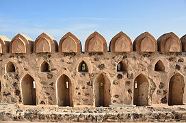 Murailles caractéristiques du château de Jabrin.