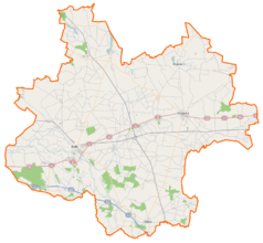 Mapa konturowa powiatu kolskiego, blisko dolnej krawiędzi znajduje się punkt z opisem „Dąbie”