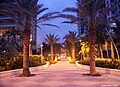 Entrée de la promenade du bord de mer de South Beach à l'intersection de la 15e rue et de l'avenue Collins.