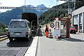 Inscheping op de tunneltrein in Sagliains