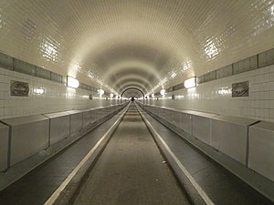 47. Platz: Arm.de Neu! mit Alter Elbtunnel in Hamburg