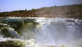 Watervallen in de Narmada bij de 'Marmeren rotsen'