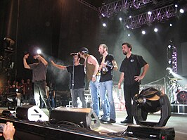 Godsmack, met Criss Angel, bij hun optreden (2007)