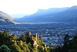 Merano / Meran met die kasteel Brunnenburg